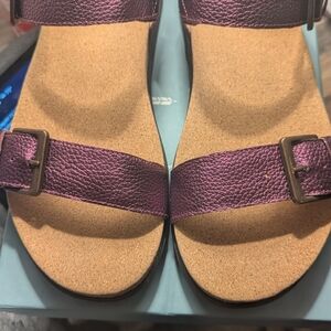 REVITALIGN Metallic Plum Adjustable Strap Sandals